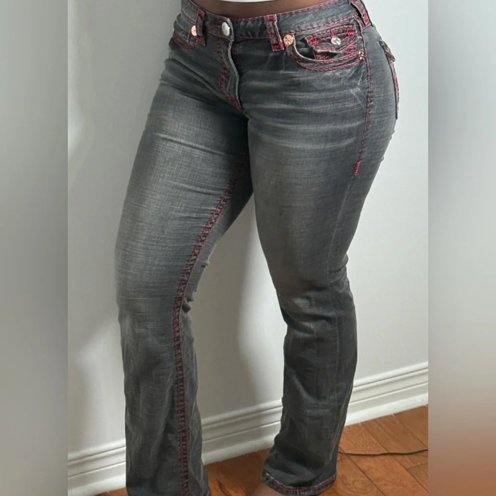 True religion Women's Gray Jeans with red Stitching - Picture 2 of 3